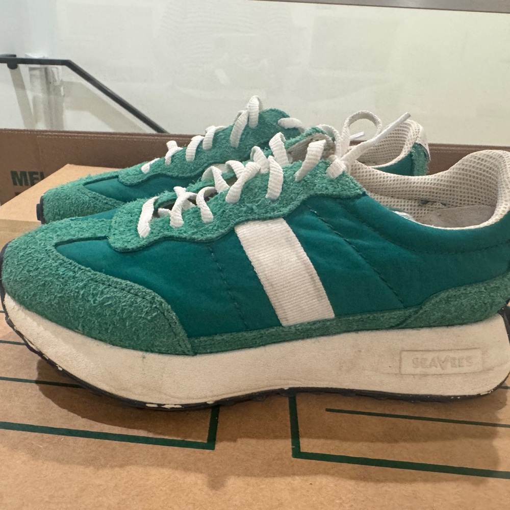 SeaVee Acorn Shoes - like new